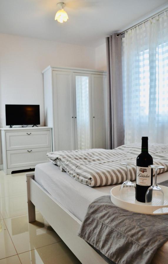 Iwona Pokoje Apartamenty كارفيا المظهر الخارجي الصورة