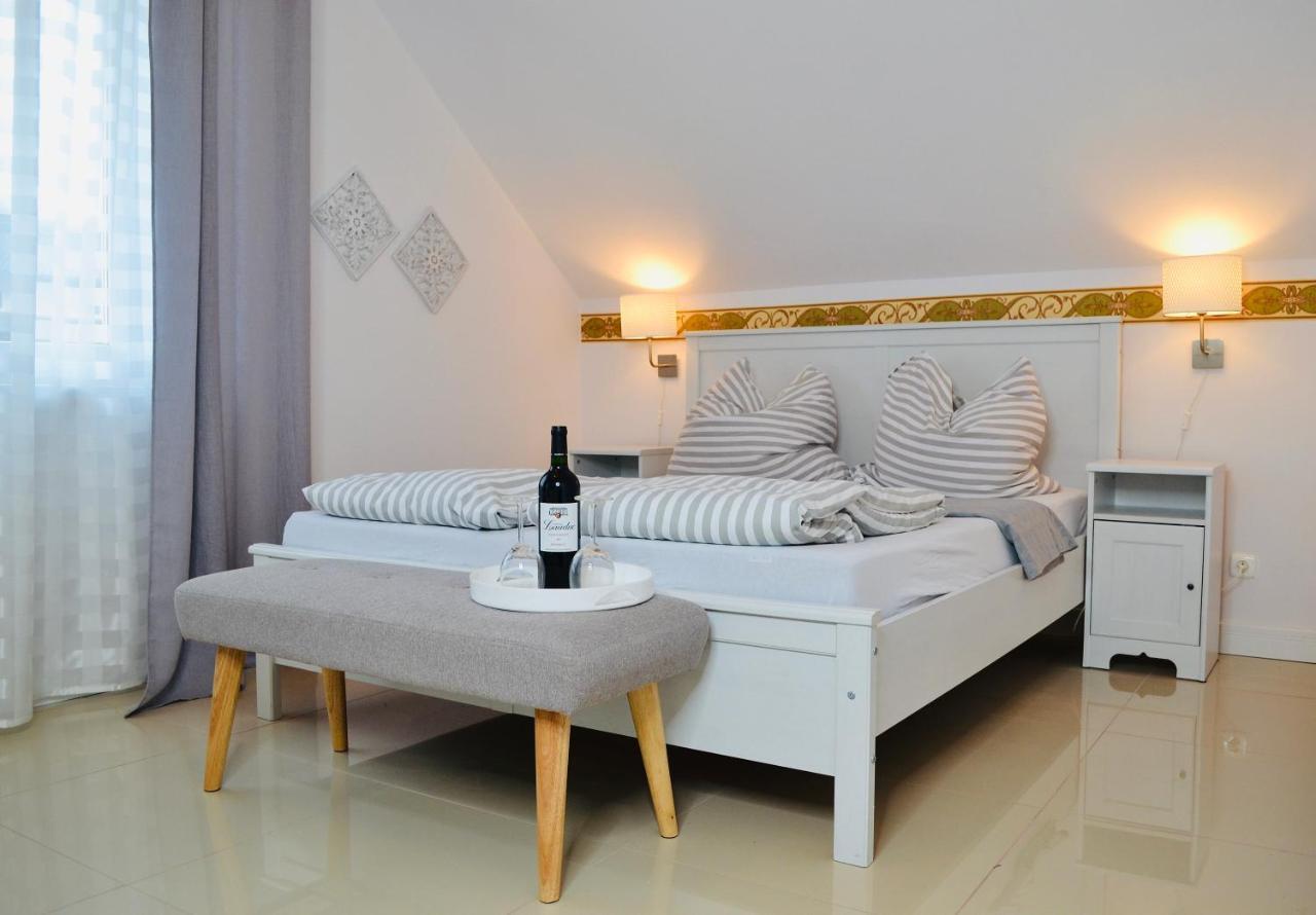 Iwona Pokoje Apartamenty كارفيا المظهر الخارجي الصورة
